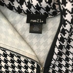 Rue21 Tank - Zip Front Sleeveless